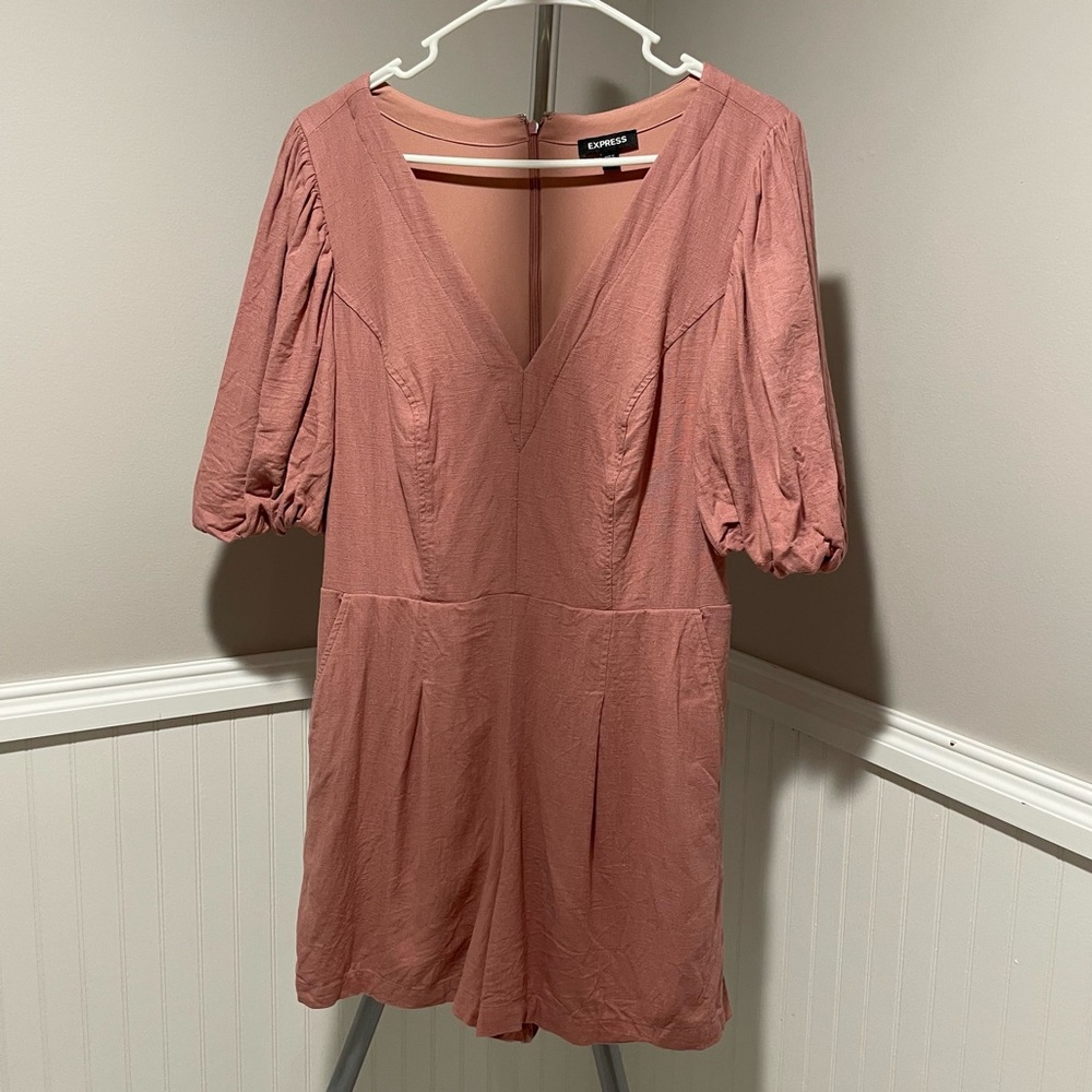 Express Linen Blend V-Neck Puff Sleeve Mauve Romper